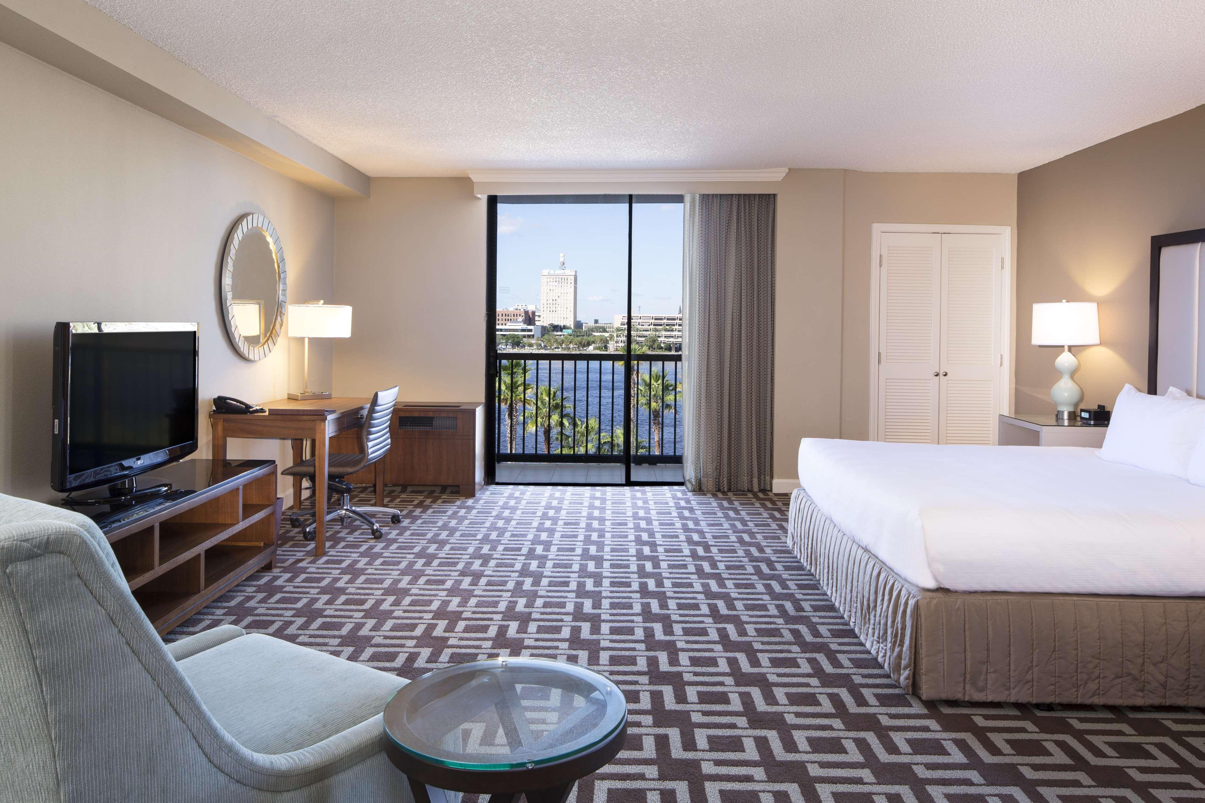 Doubletree By Hilton Jacksonville Riverfront, Fl Exterior photo