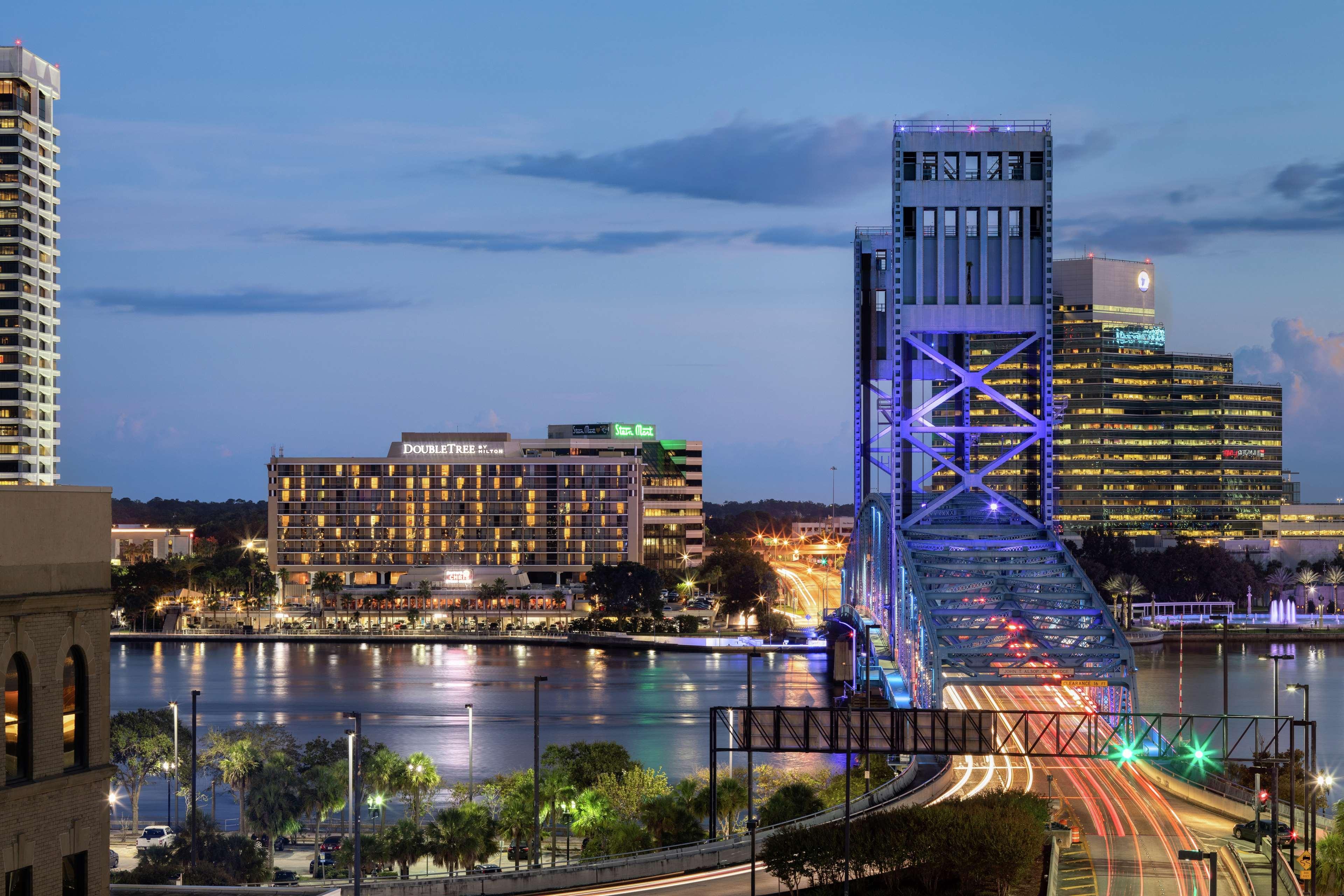 Doubletree By Hilton Jacksonville Riverfront, Fl Exterior photo